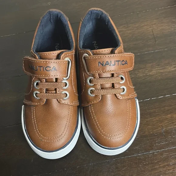 Nautica Brown Sneakers Classic Lace-Up Design - Picture 2 of 3